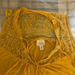 Torrid yellow tank top with lace detail size 00 or ladies 10-12